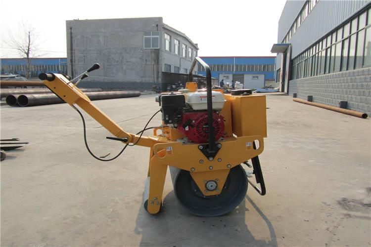 小型壓路機(jī)使用柴油和汽油有哪些區(qū)別？